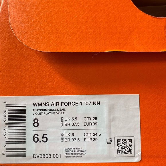 Woman’s Air Force 1 (NEVER WORN) - Picture 2 of 6